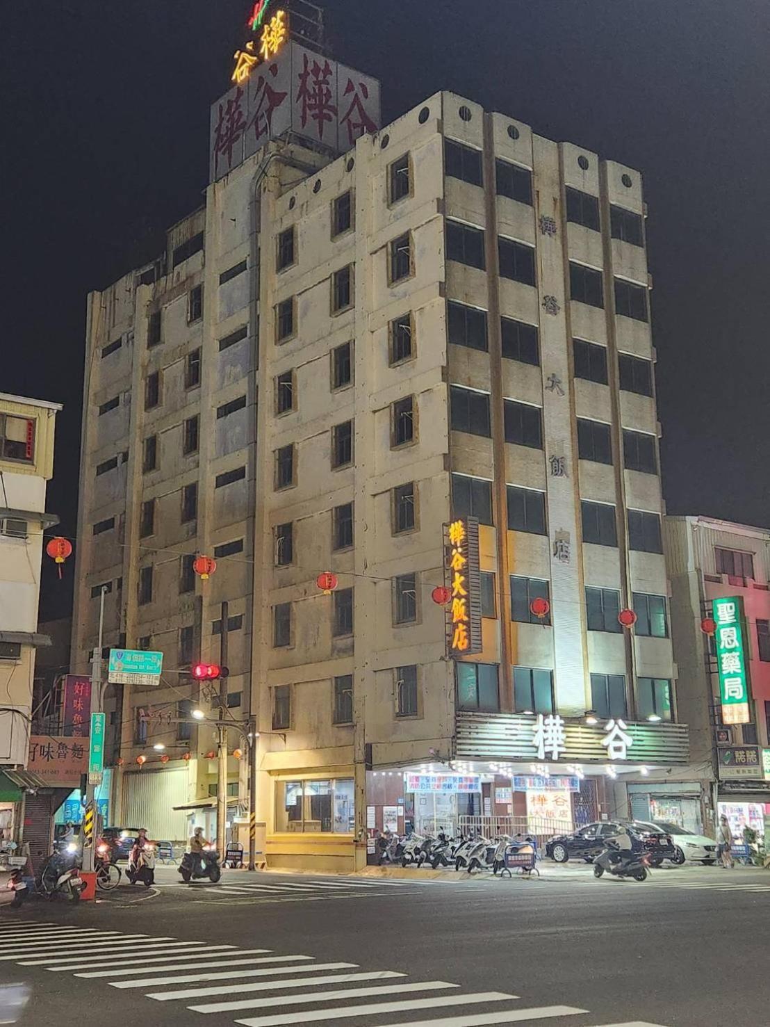 Hua Ku Hotel Tainan Exterior foto